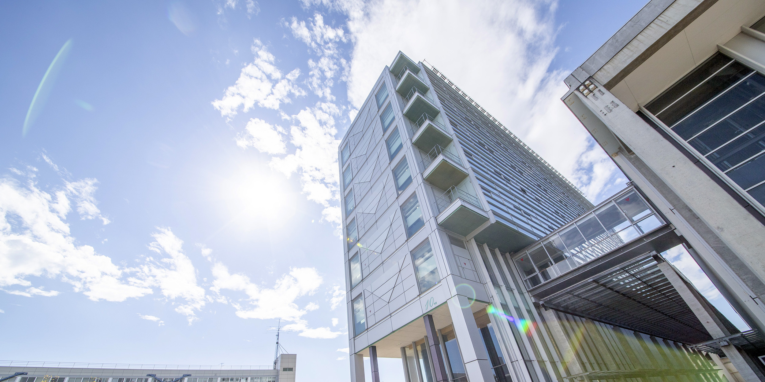 マイクロセグメンテーションで キャンパスネットワークを再整備 VLAN 間の通信制御を次世代 ファイアウォールで実現